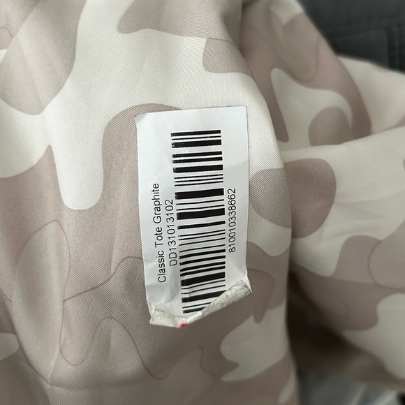 Signature Tote Graphite - Picture 7 of 10